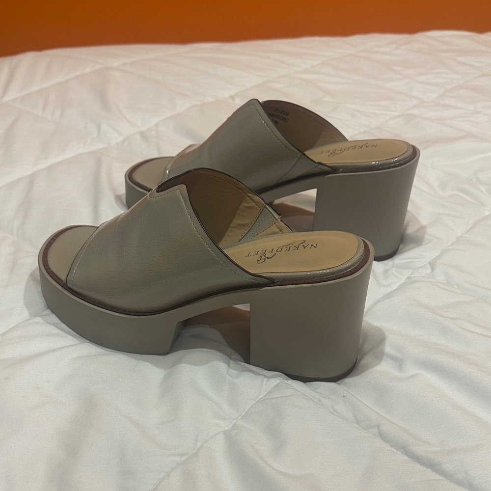NEW Naked Feet Women's Gray Platform Mules size 7M